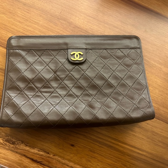 Chanel Large Vintage Clutch - Picture 5 of 5